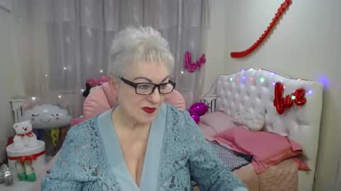 kaylesmoll online show from March 12, 8:20 pm