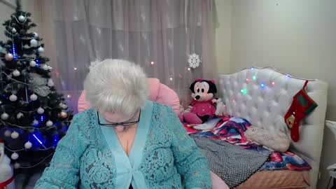 kaylesmoll online show from January 22, 5:37 am