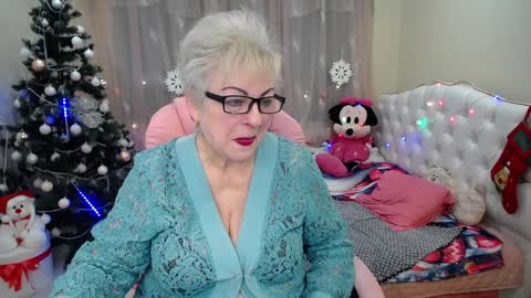 kaylesmoll online show from January 18, 5:41 am