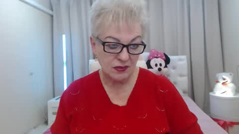 kaylesmoll online show from January 17, 7:43 pm