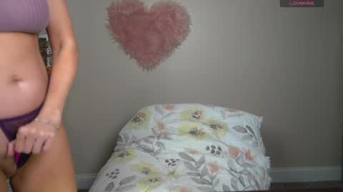 Snapshot of kb3301 chatting on September 22, 3:27 am EliandKylie online show from September 22, 3:27 am