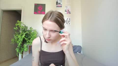 kelly_gerzikaaa online show from April 14, 5:40 am