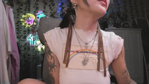 Snapshot of kellyasian chatting on January 23, 6:17 am Leia online show from January 23, 6:17 am