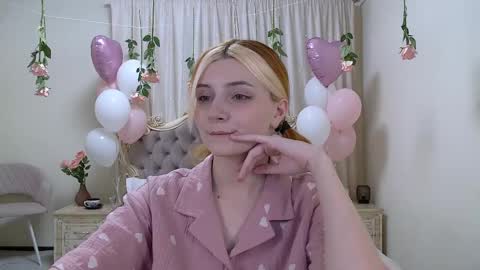 Kelly Stoneys online show from February 18, 6:39 pm