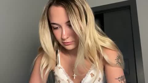 Kelsey Blu online show from June 25, 12:32 am