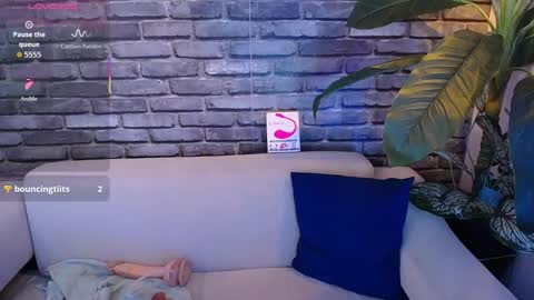 Laura online show from November 4, 5:51 pm