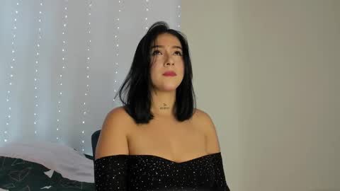 Kendall Jenner online show from November 20, 3:51 am