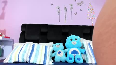 kendallwings online show from December 16, 12:16 am