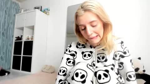 Kenzie online show from November 6, 4:51 am