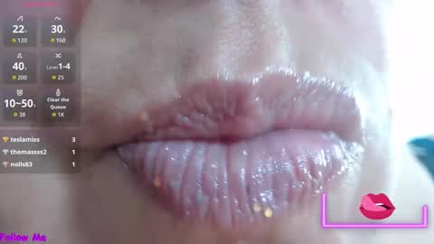 K E R L Y online show from October 17, 3:15 pm