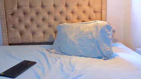 Kery Hillson online show from March 14, 5:25 pm