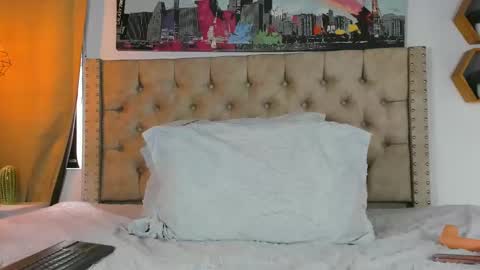 Kery Hillson online show from February 13, 1:48 pm