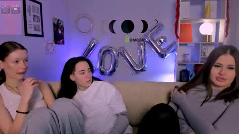 khloebeauty online show from February 6, 8:56 pm