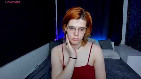 Snapshot of kiki_krash chatting on December 10, 10:06 am Kiki online show from December 10, 10:06 am