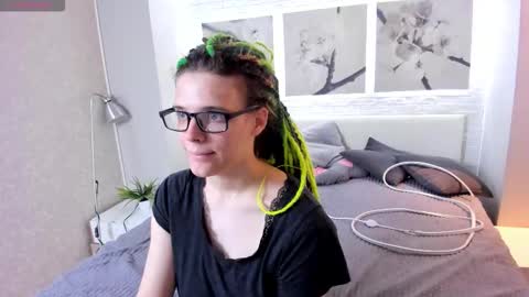 Snapshot of kiki_krash chatting on September 14, 2:59 pm Kiki online show from September 14, 2:59 pm
