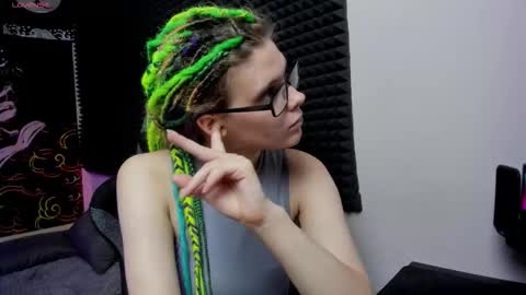 Snapshot of kiki_krash chatting on September 17, 10:46 am Kiki online show from September 17, 10:46 am
