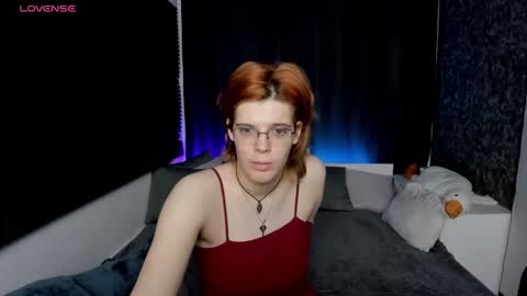 Snapshot of kiki_krash chatting on December 6, 10:05 am Kiki online show from December 6, 10:05 am