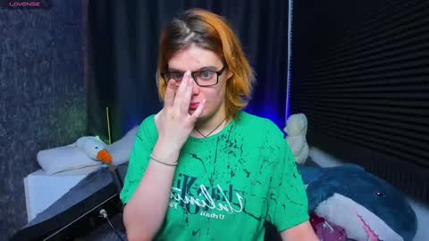 Snapshot of kiki_krash chatting on February 25, 10:15 am Kiki online show from February 25, 10:15 am