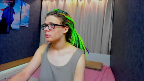 Snapshot of kiki_krash chatting on October 3, 10:09 am Kiki online show from October 3, 10:09 am