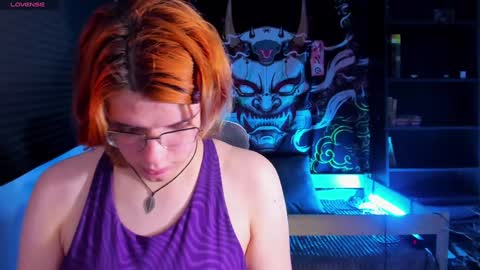 Snapshot of kiki_krash chatting on December 17, 4:32 pm Kiki online show from December 17, 4:32 pm