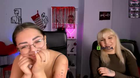 kiki_swan online show from January 9, 9:03 am