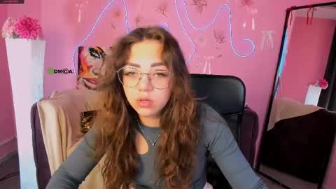 kiki_swan online show from April 27, 5:48 am