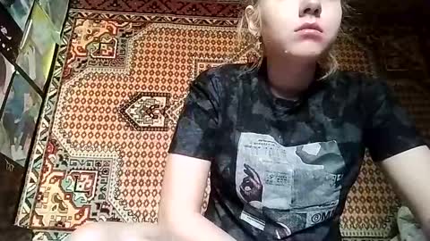 kikibang_ online show from October 13, 9:45 am