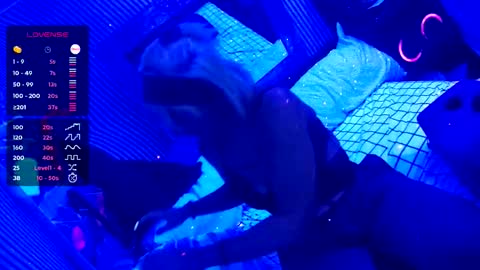 kikilovespartylights online show from November 9, 9:38 am