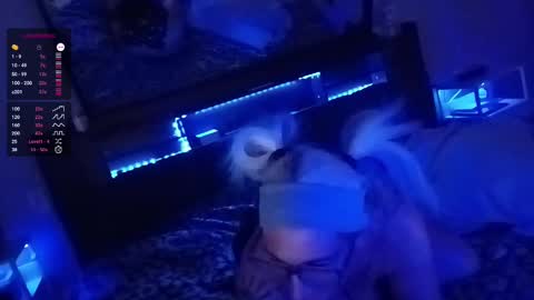 kikilovespartylights online show from February 26, 8:02 pm