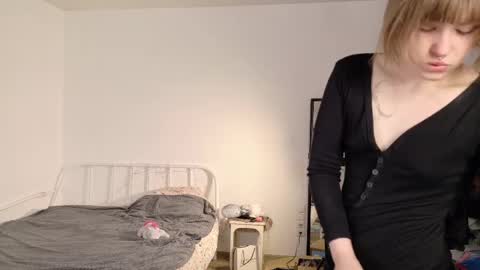 Kiki online show from April 23, 11:06 am