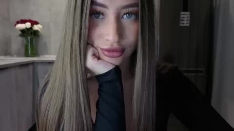 EvaAnna online show from November 8, 8:25 pm