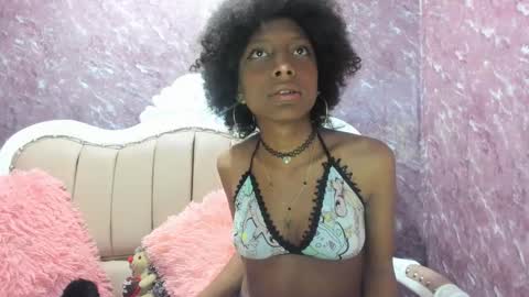 kim_julieth online show from December 17, 4:22 pm