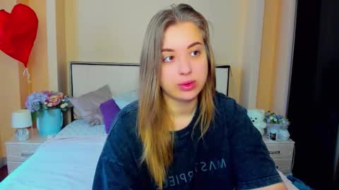 kimberly_mmm online show from October 12, 7:00 am