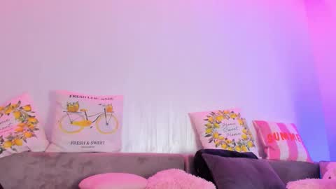 Natalie online show from December 18, 9:30 pm