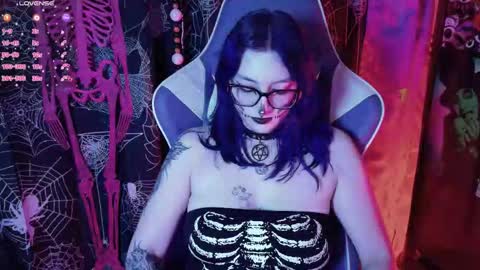 Kim Lennox online show from March 12, 2:42 pm