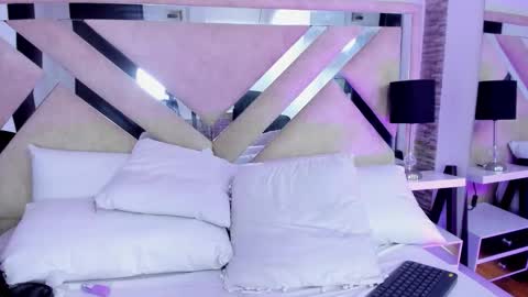 kimluna1 online show from February 18, 8:46 am