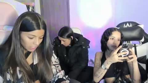 kimmi online show from December 19, 12:04 am