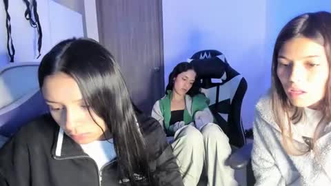 kimmi online show from November 10, 11:33 pm