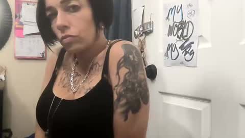 Snapshot of kimmiemode chatting on October 21, 2:37 am kimmiemode online show from October 21, 2:37 am