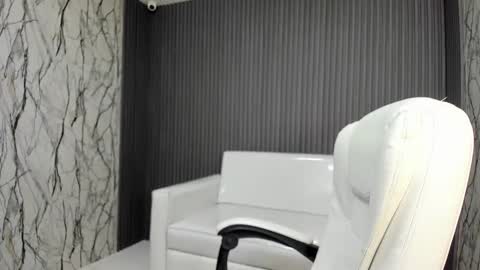 kimsy_ online show from November 13, 6:12 am