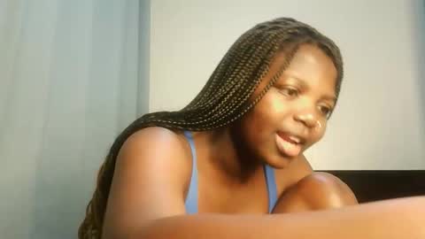 Lola online show from December 5, 11:44 am