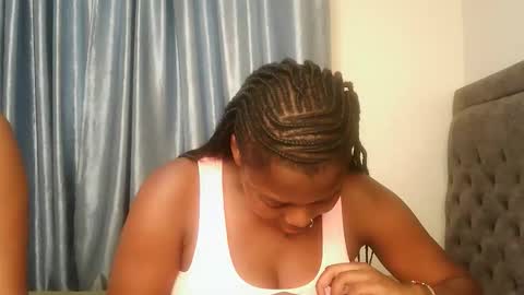 Lola online show from April 10, 6:47 pm