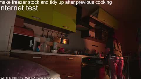 Snapshot of kinky_malina chatting on March 6, 7:14 am Heeey My name - Rose. Chat w me here or -  online show from March 6, 7:14 am