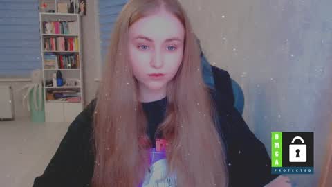 Snapshot of kira_love_sleep chatting on December 2, 4:29 pm you know thumb up me please its important online show from December 2, 4:29 pm