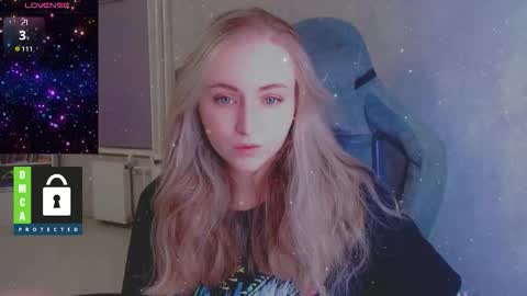 Snapshot of kira_love_sleep chatting on October 9, 3:38 pm you know thumb up me please its important online show from October 9, 3:38 pm