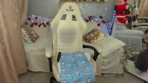 kiraagray online show from December 19, 2:53 pm