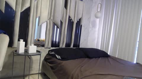 kiraawild online show from September 9, 7:24 pm