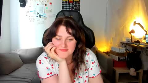 Kira  online show from May 7, 1:48 pm