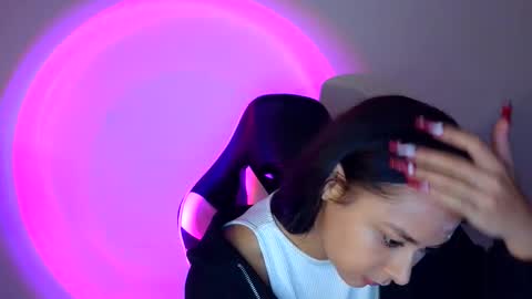 kiss_ameliaa online show from November 4, 9:47 am