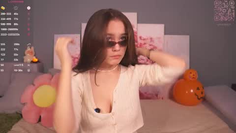 Mia online show from October 29, 7:23 am